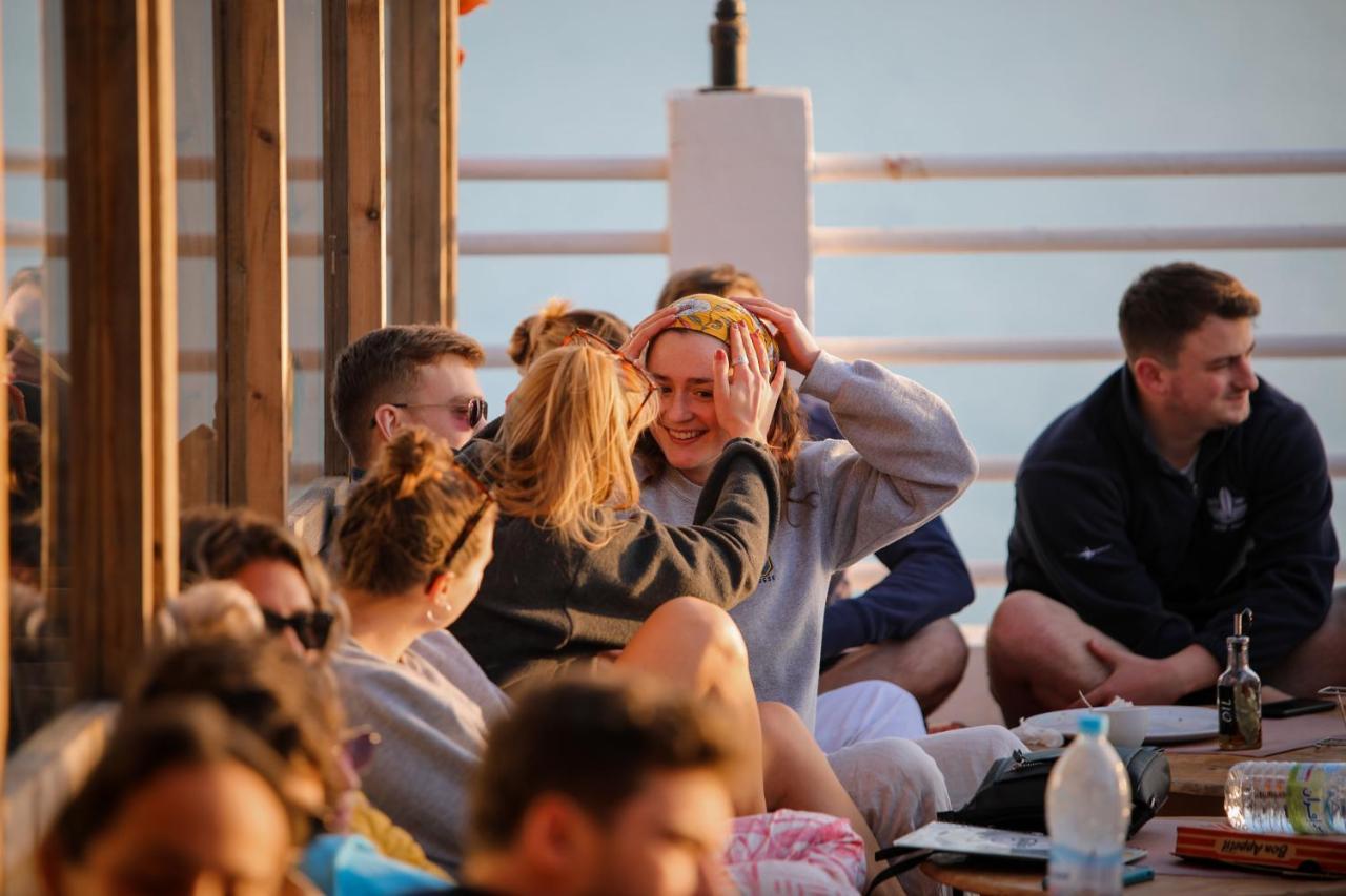 Locals Taghazout Surfcamp Hotel Eksteriør billede