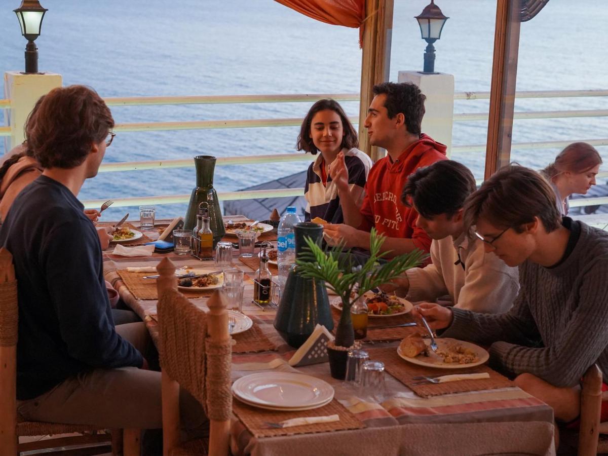 Locals Taghazout Surfcamp Hotel Eksteriør billede