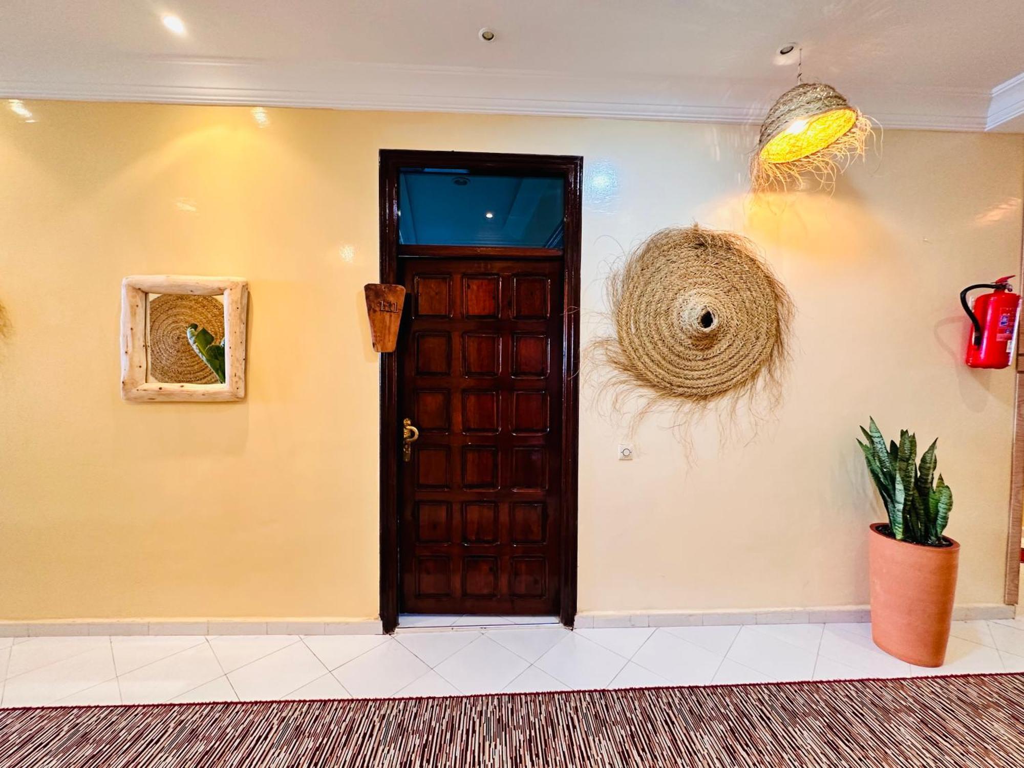 Locals Taghazout Surfcamp Hotel Eksteriør billede